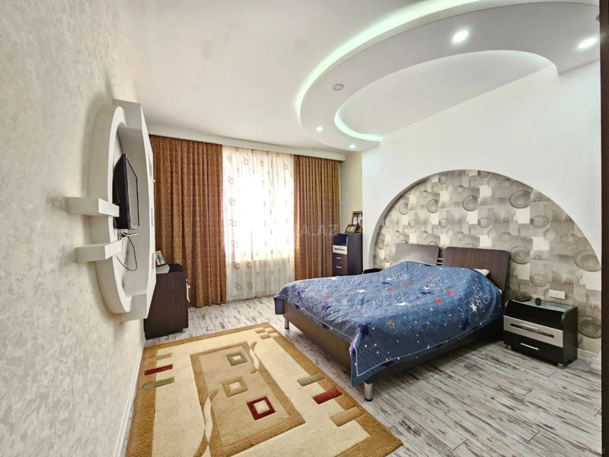 Satılır 5 otaqlı həyət evi 350 m²