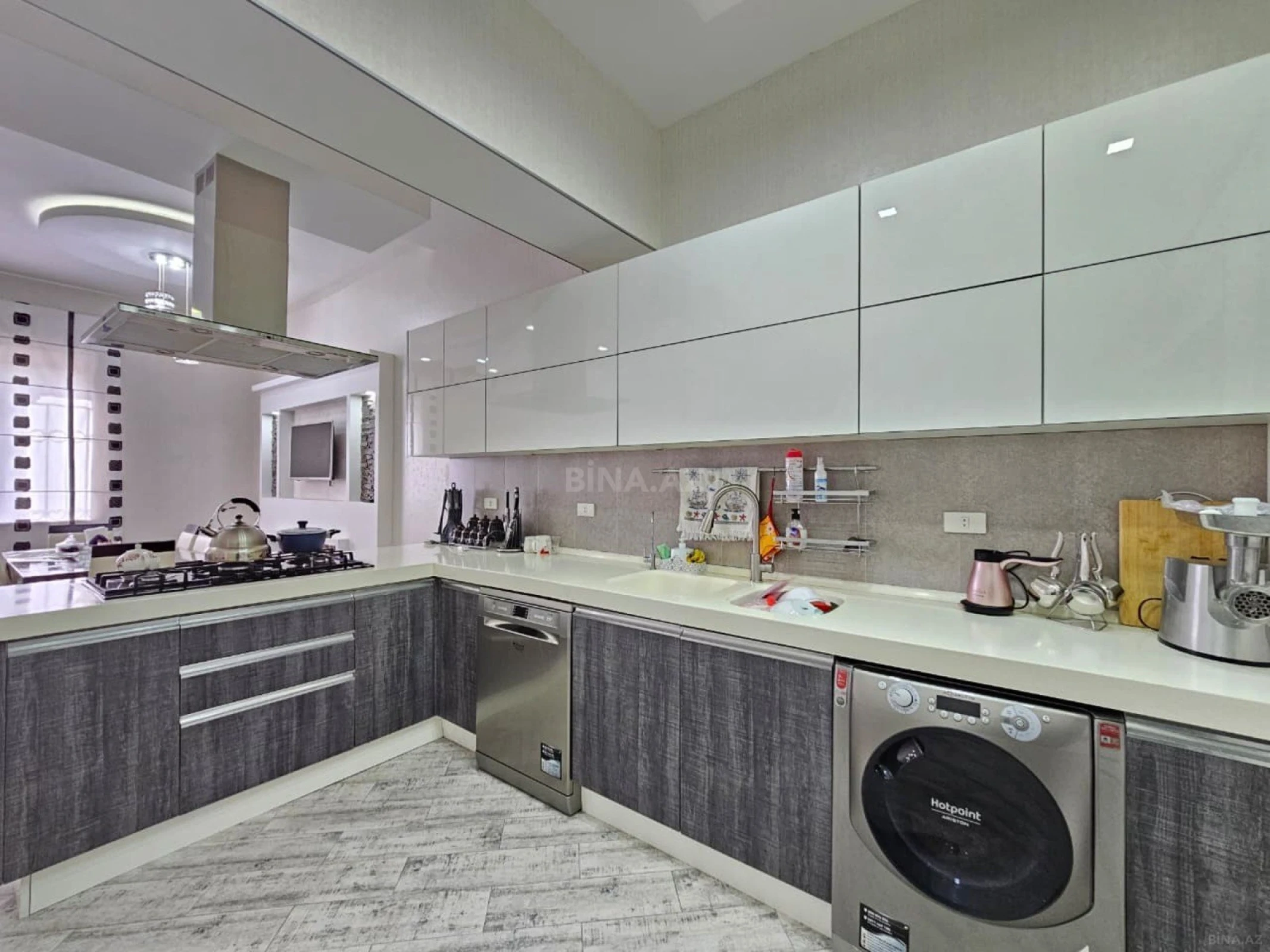 Satılır 5 otaqlı həyət evi 350 m²