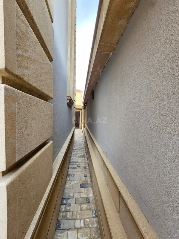 Satılır 5 otaqlı həyət evi 350 m²