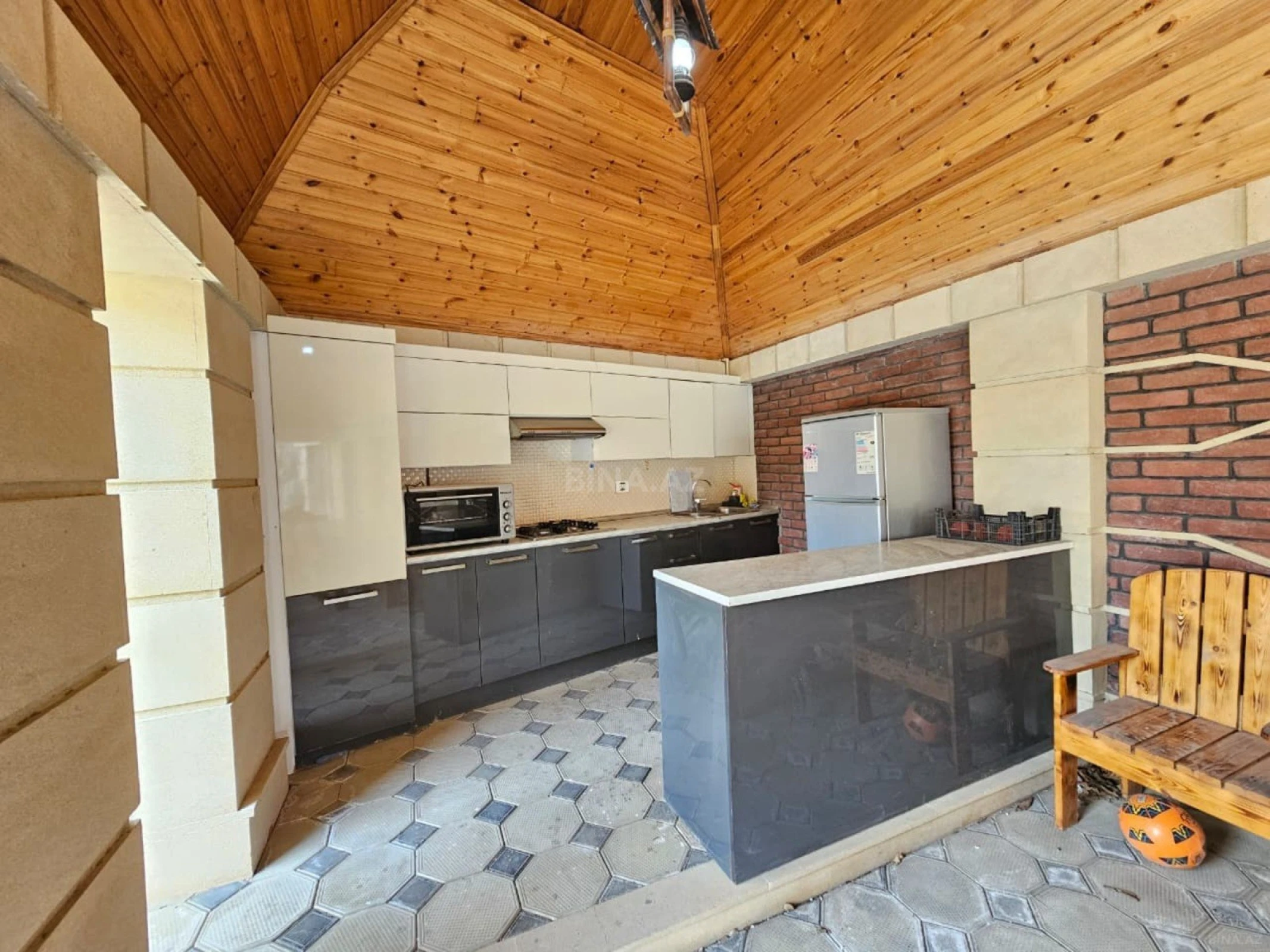 Satılır 5 otaqlı həyət evi 350 m²