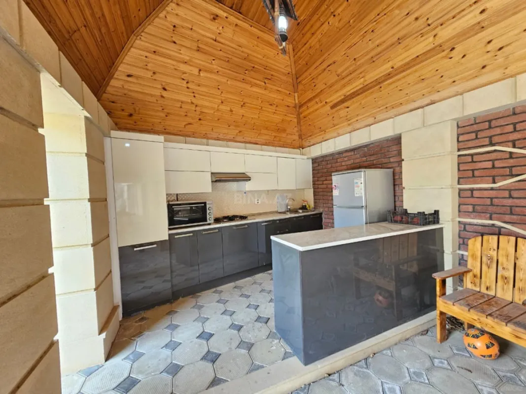 Satılır 5 otaqlı həyət evi 350 m²