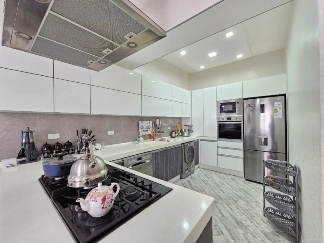 Satılır 5 otaqlı həyət evi 350 m²