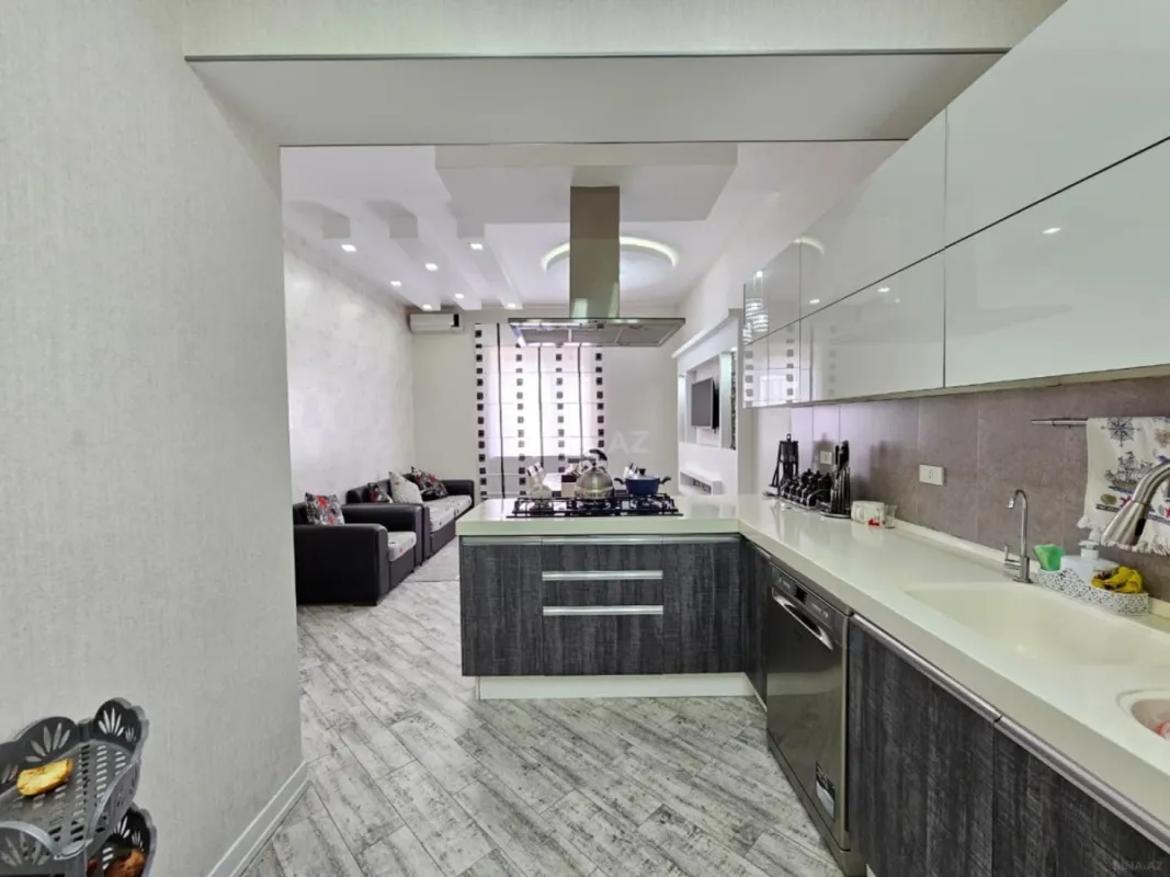 Satılır 5 otaqlı həyət evi 350 m²