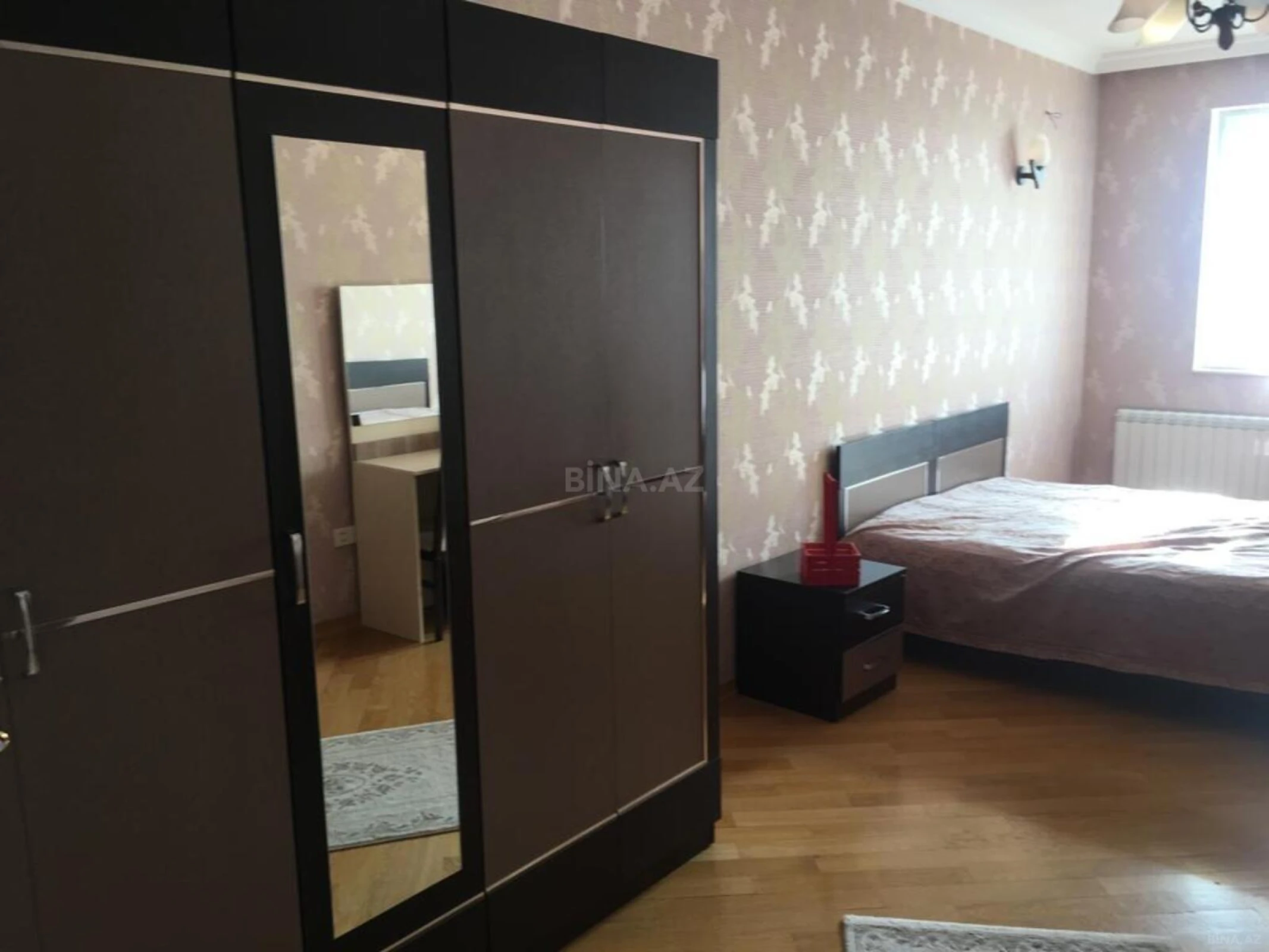 Satılır 3 otaqlı mənzil 125 m²