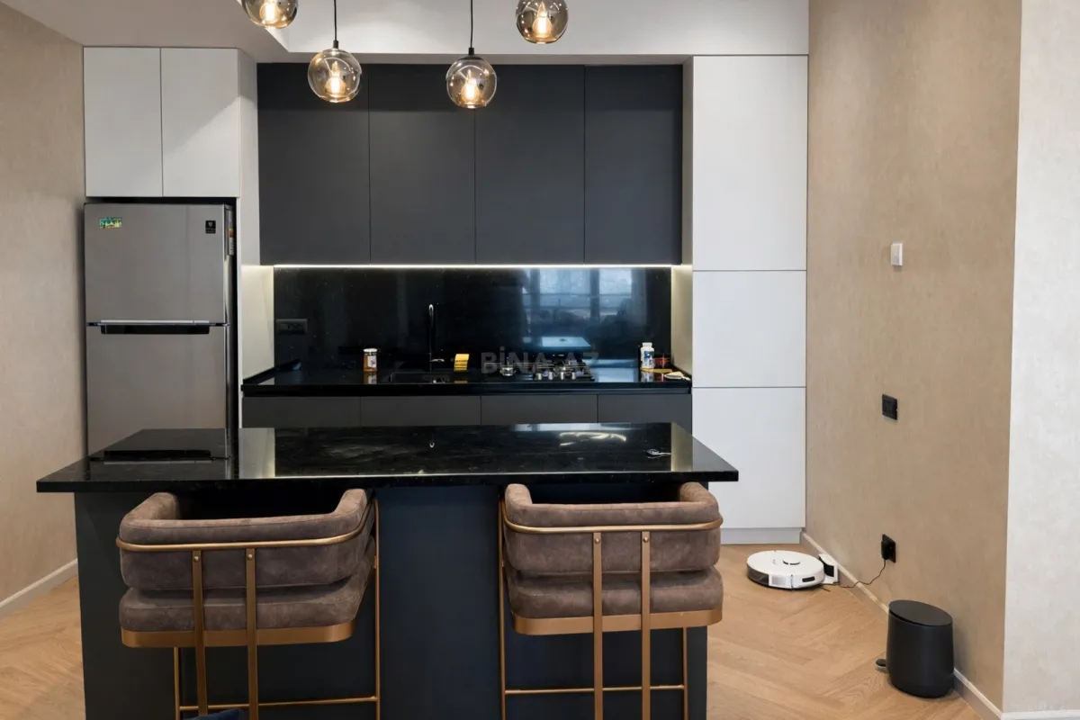 Satılır 2 otaqlı mənzil 101 m²