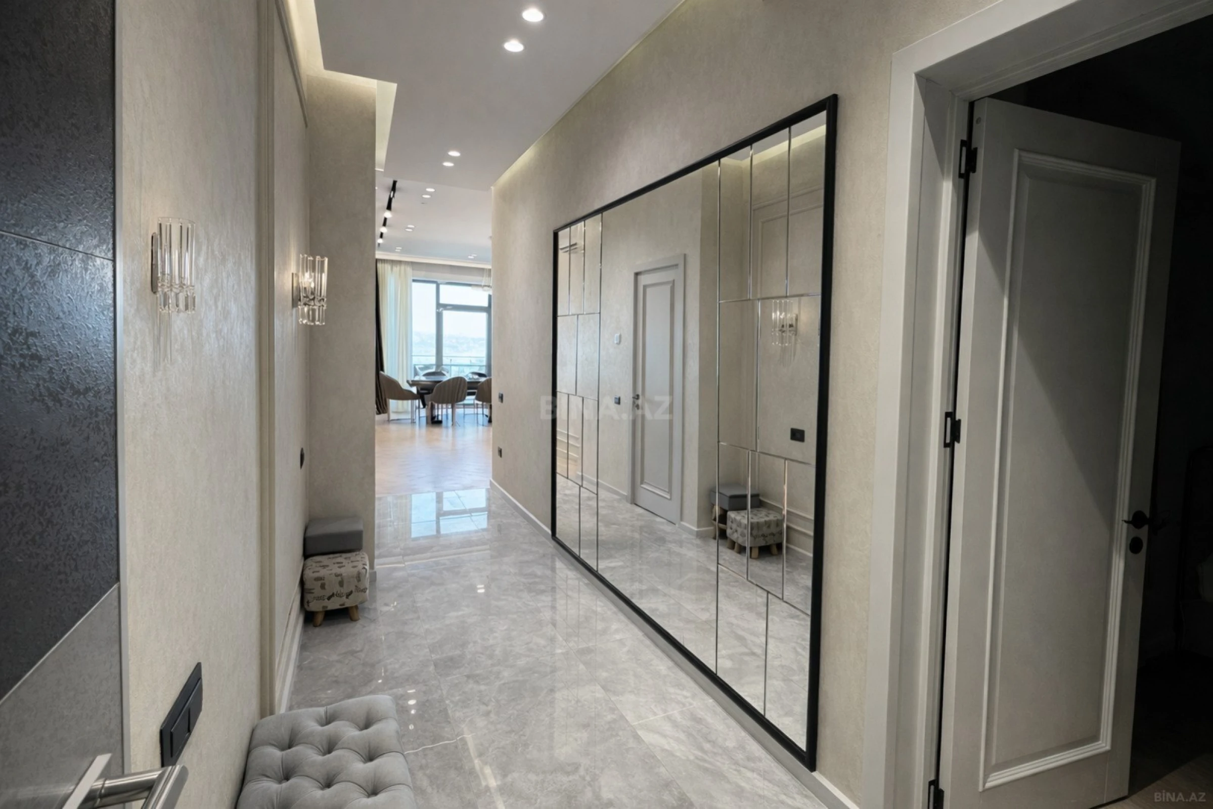 Satılır 2 otaqlı mənzil 101 m²