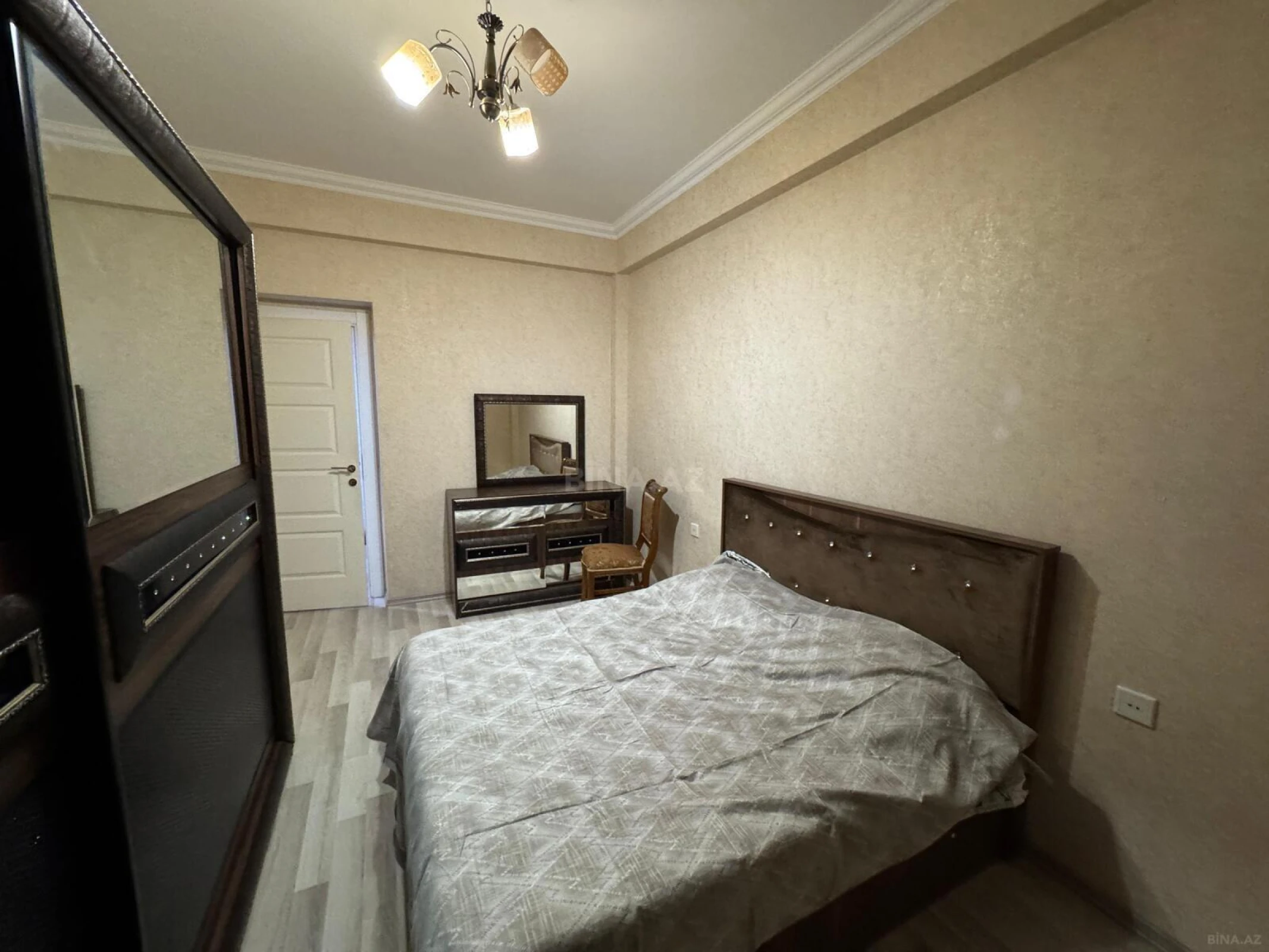 Satılır 2 otaqlı mənzil 72 m²