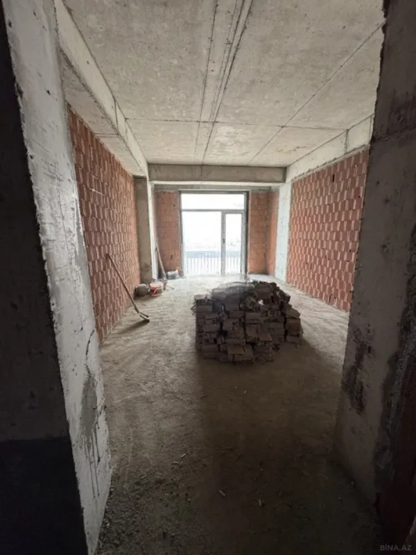 Satılır 3 otaqlı mənzil 118 m²