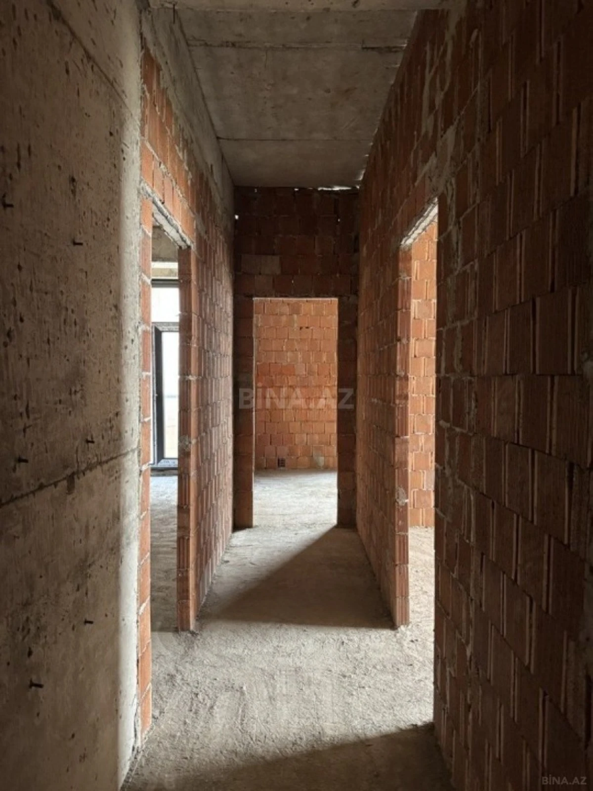 Satılır 3 otaqlı mənzil 118 m²