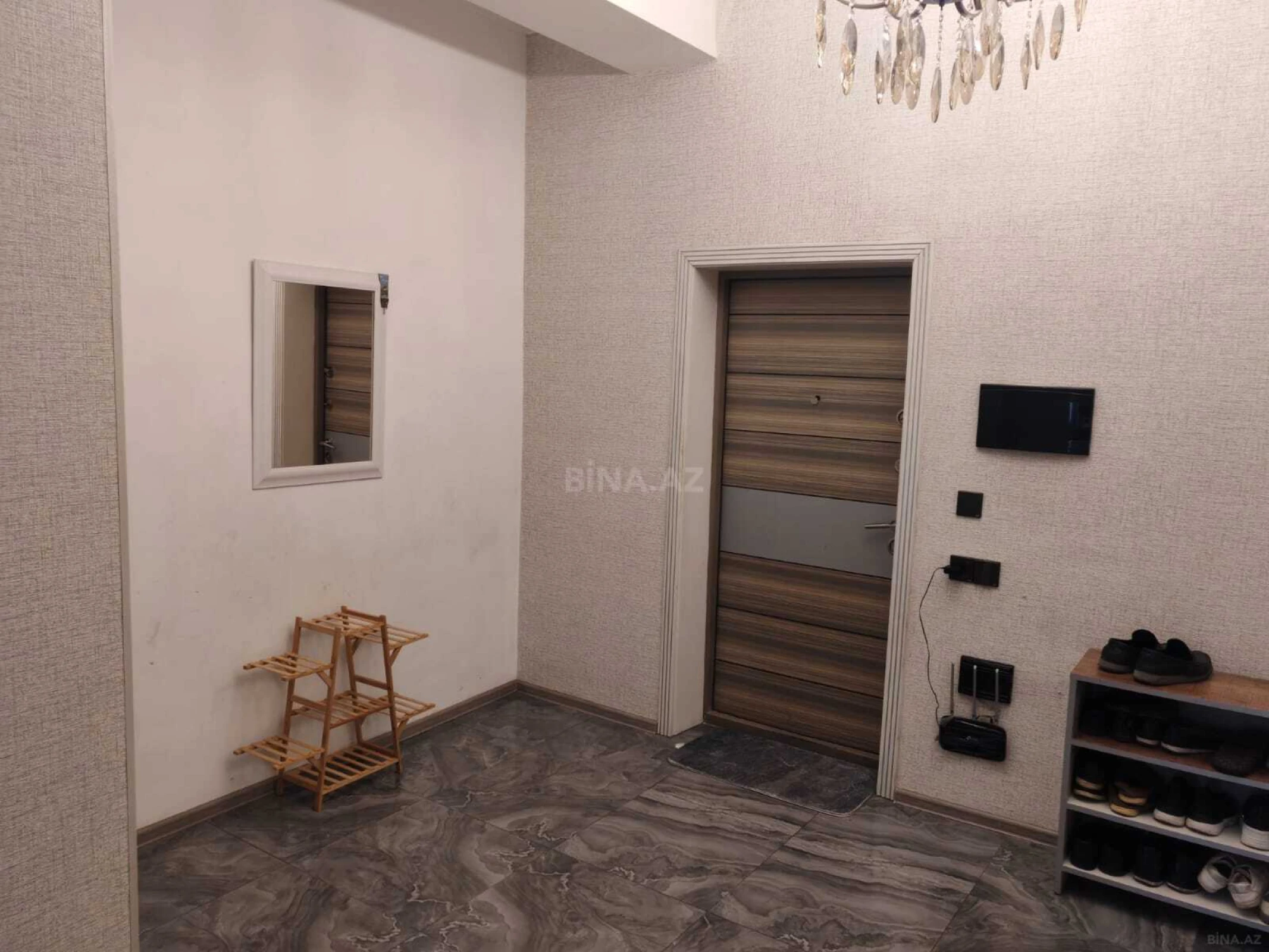 Satılır 4 otaqlı mənzil 117 m²