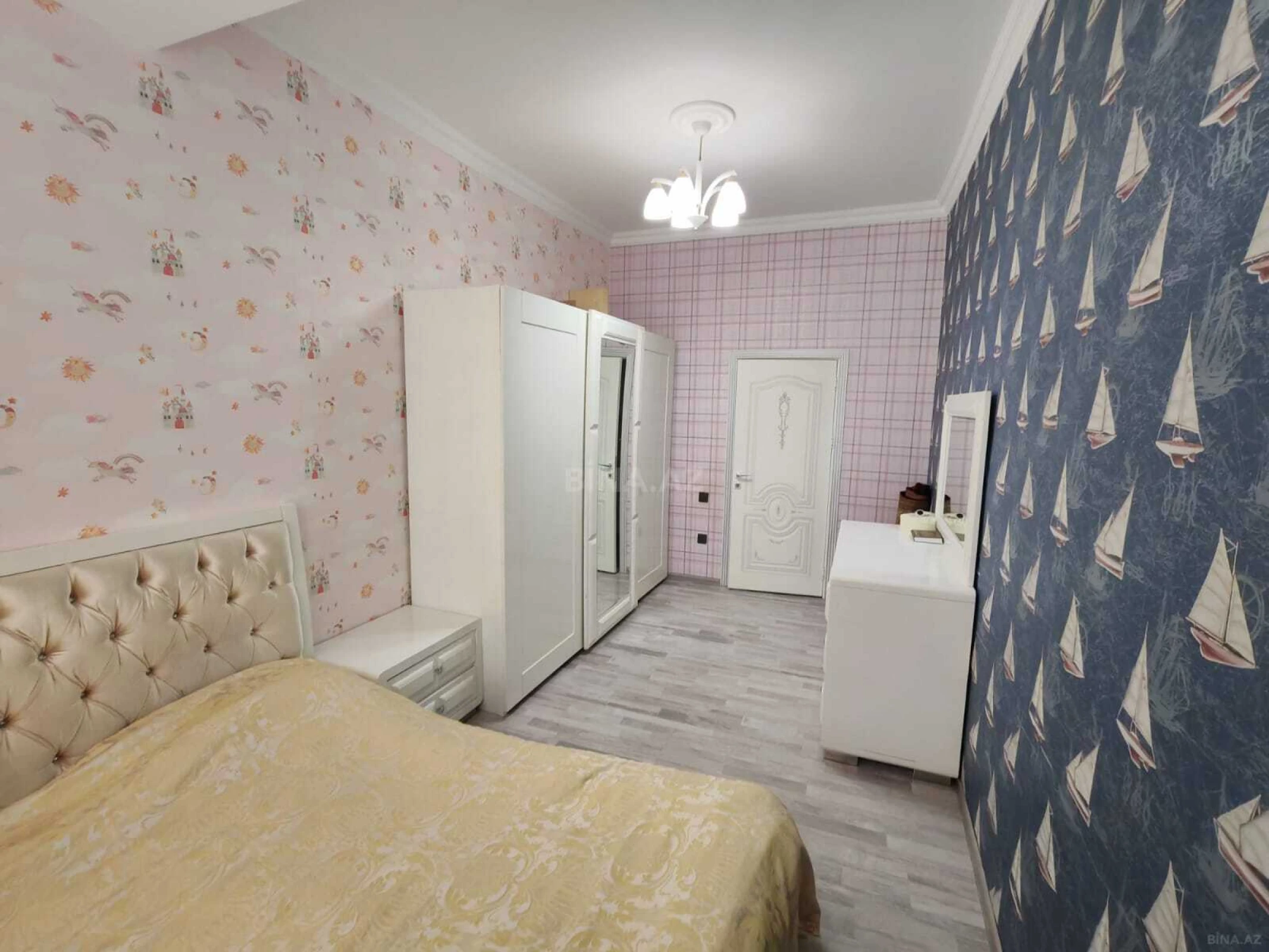 Satılır 4 otaqlı mənzil 117 m²