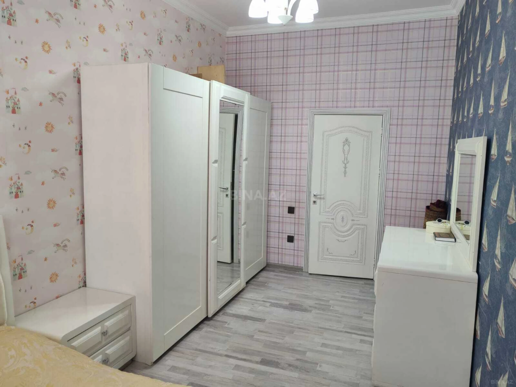 Satılır 4 otaqlı mənzil 117 m²