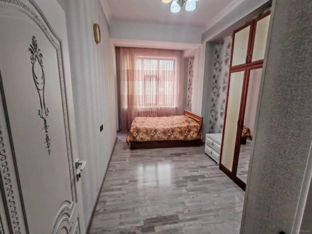 Satılır 4 otaqlı mənzil 117 m²
