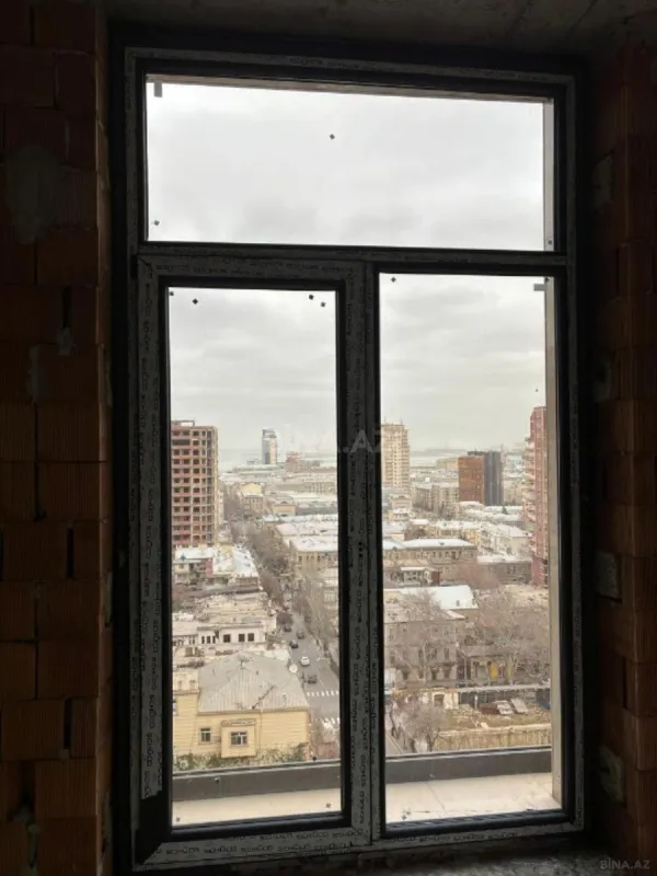 Satılır 4 otaqlı mənzil 149 m²