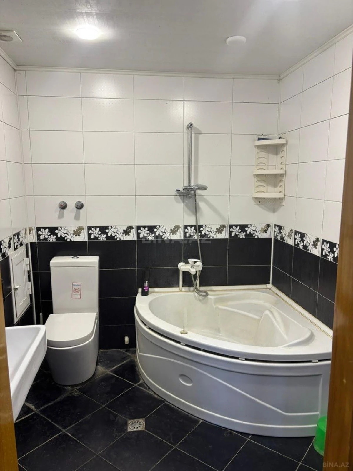 Kirayə verilir 3 otaqlı mənzil 140 m²