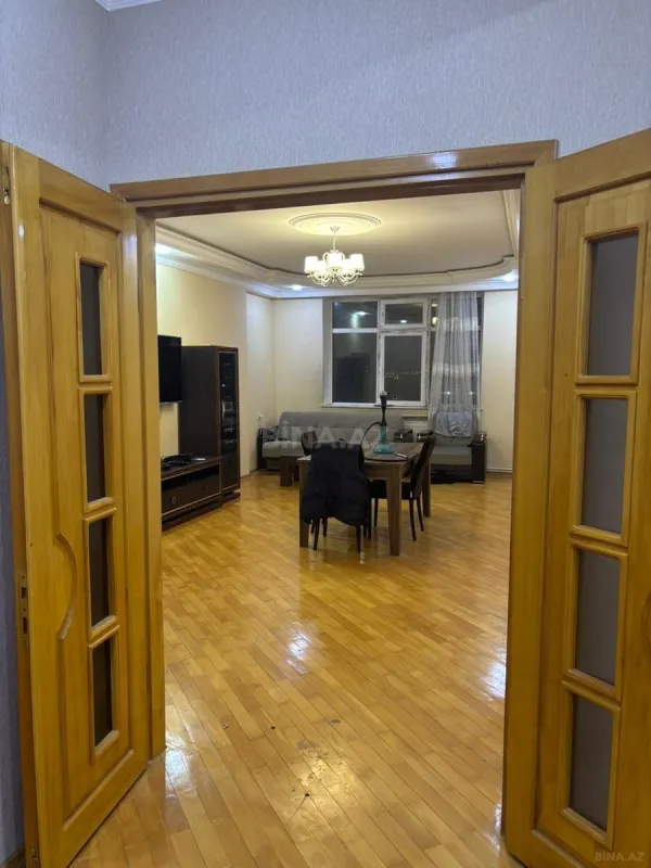 Kirayə verilir 3 otaqlı mənzil 140 m²