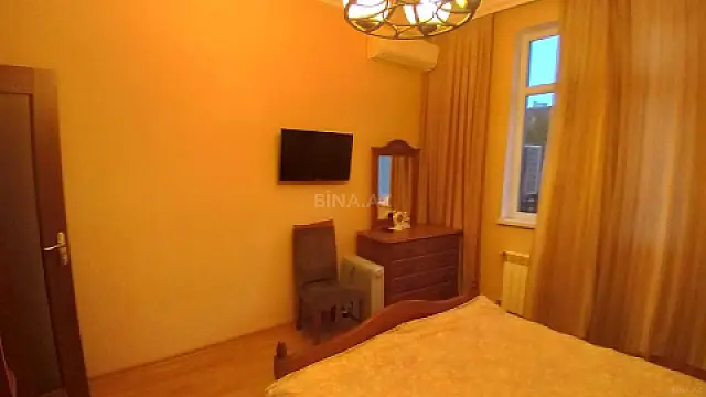 Kirayə verilir 2 otaqlı mənzil 75 m²