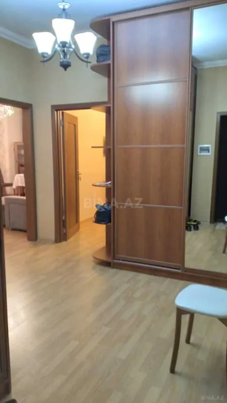 Kirayə verilir 2 otaqlı mənzil 75 m²