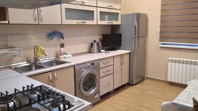 Kirayə verilir 2 otaqlı mənzil 75 m²