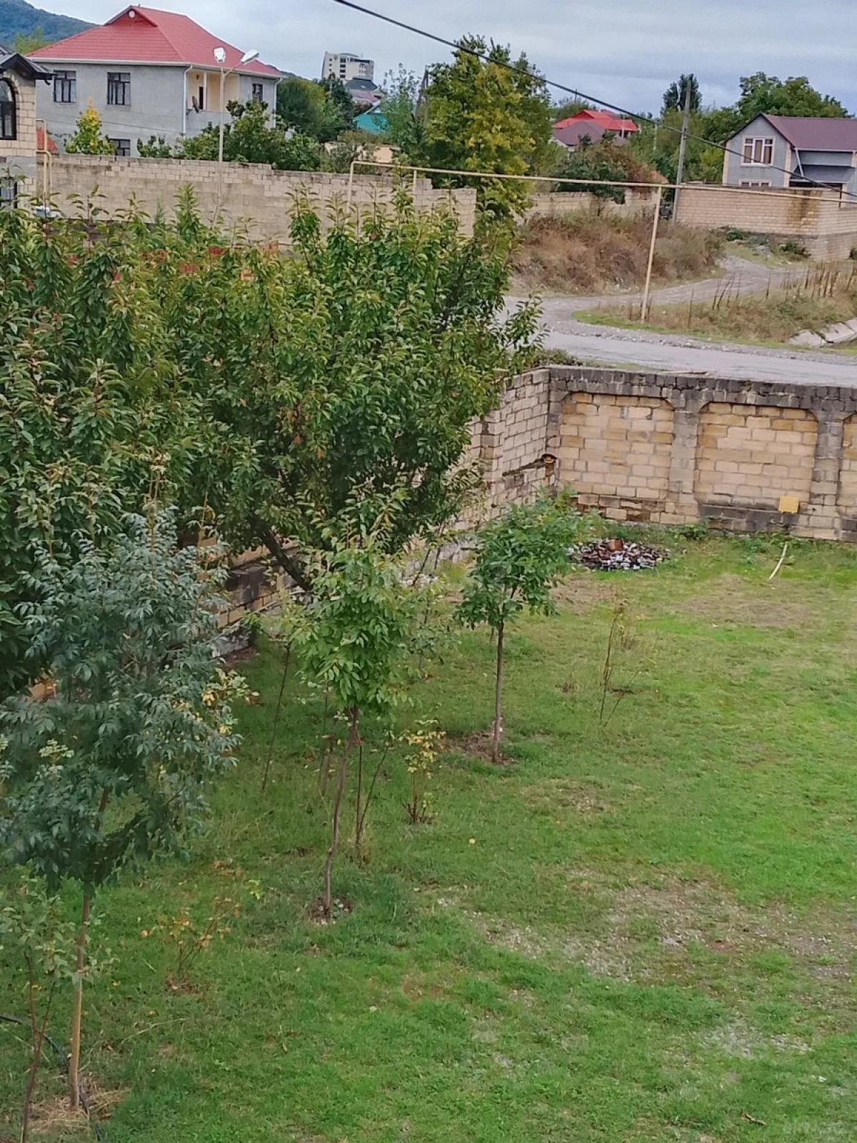 Satılır 8 otaqlı həyət evi 280 m²