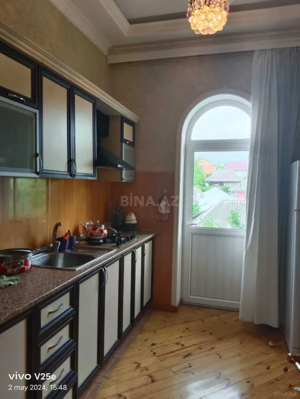 Satılır 8 otaqlı həyət evi 280 m²