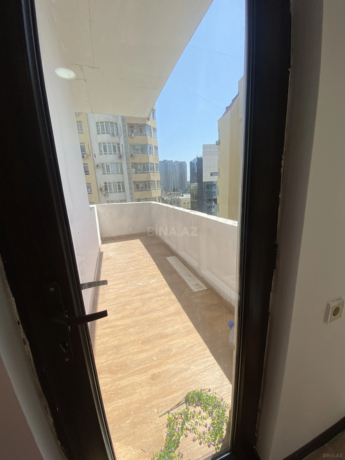 Kirayə verilir 1 otaqlı ofis 27 m²