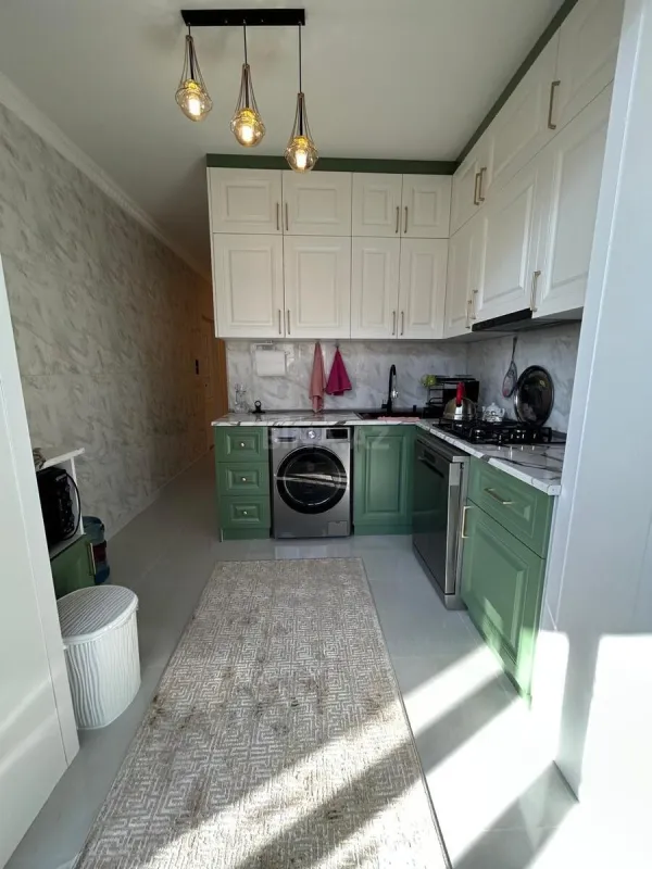 Satılır 4 otaqlı mənzil 100 m²