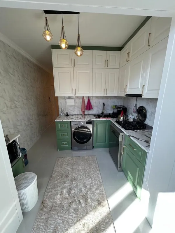 Satılır 4 otaqlı mənzil 100 m²