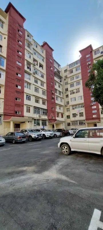 Satılır 4 otaqlı mənzil 100 m²