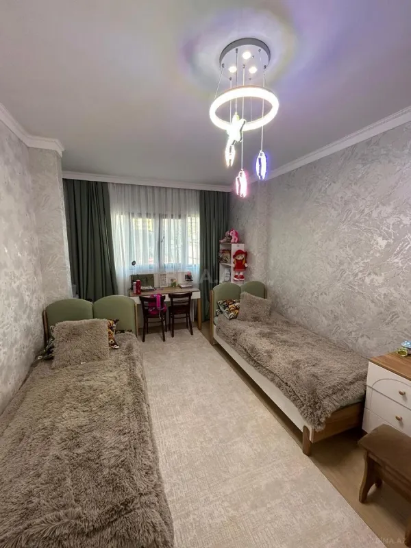 Satılır 4 otaqlı mənzil 100 m²