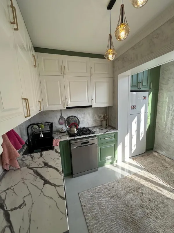 Satılır 4 otaqlı mənzil 100 m²