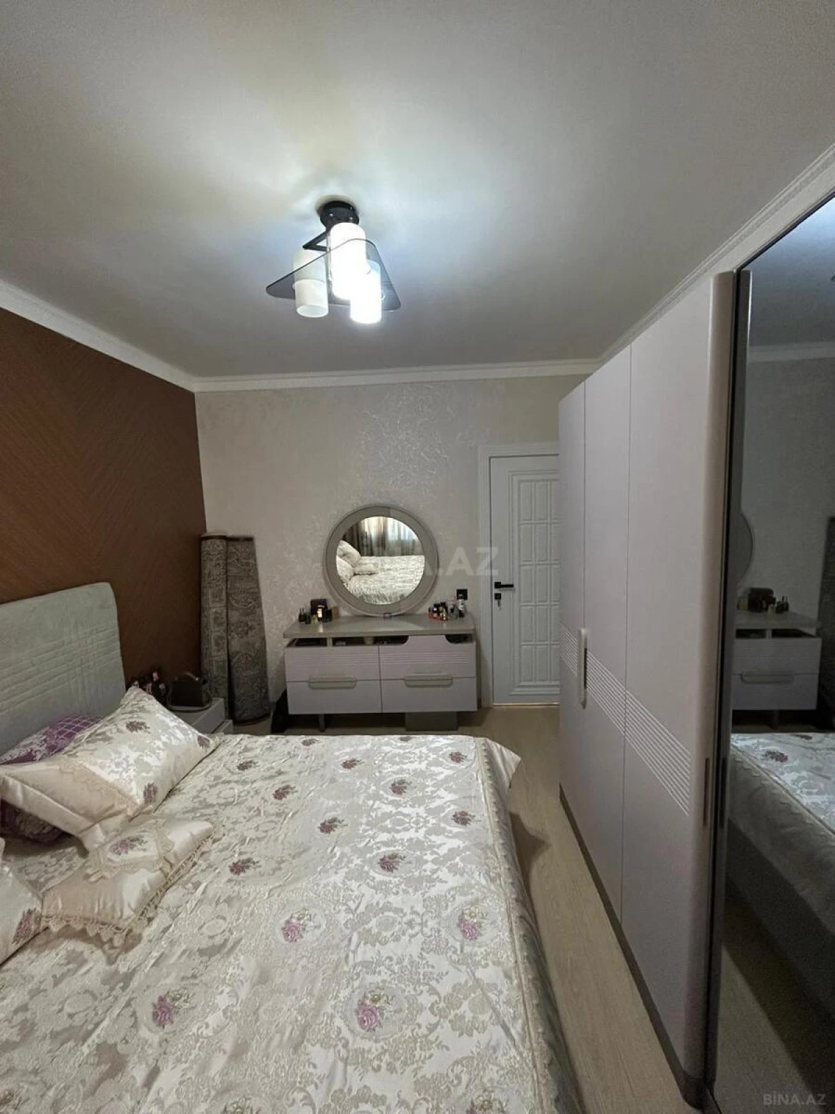 Satılır 4 otaqlı mənzil 100 m²