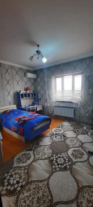 Satılır 5 otaqlı həyət evi 200 m²