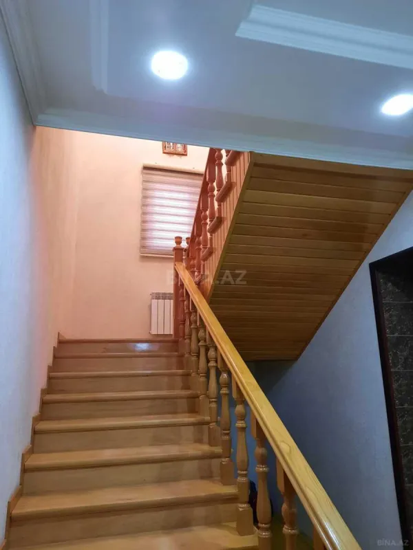 Satılır 5 otaqlı həyət evi 200 m²