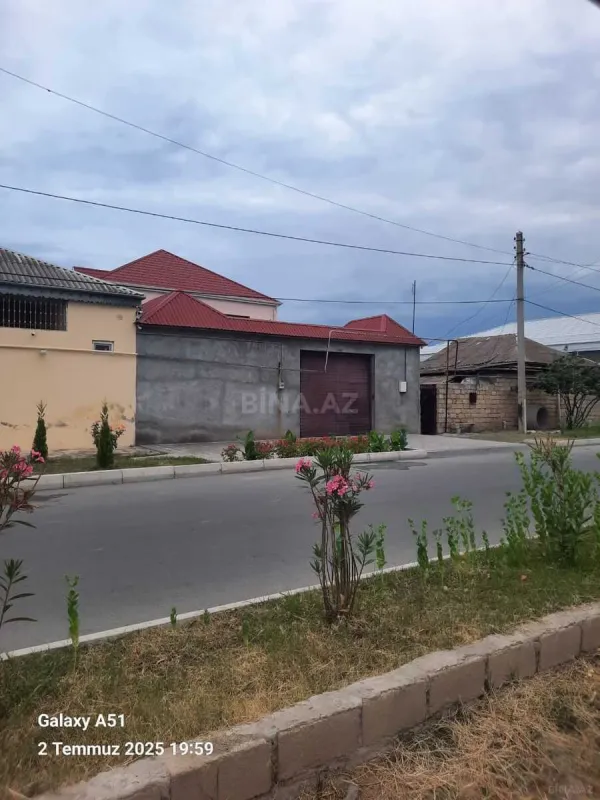 Satılır 5 otaqlı həyət evi 200 m²