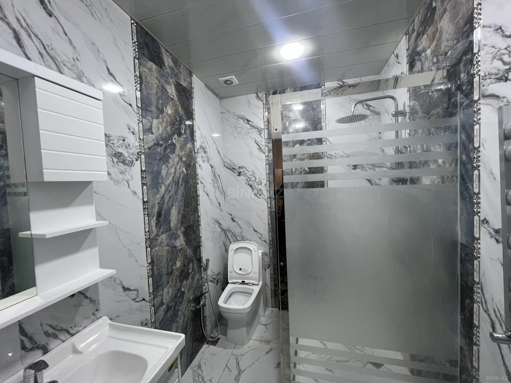 Kirayə verilir 2 otaqlı mənzil 80 m²