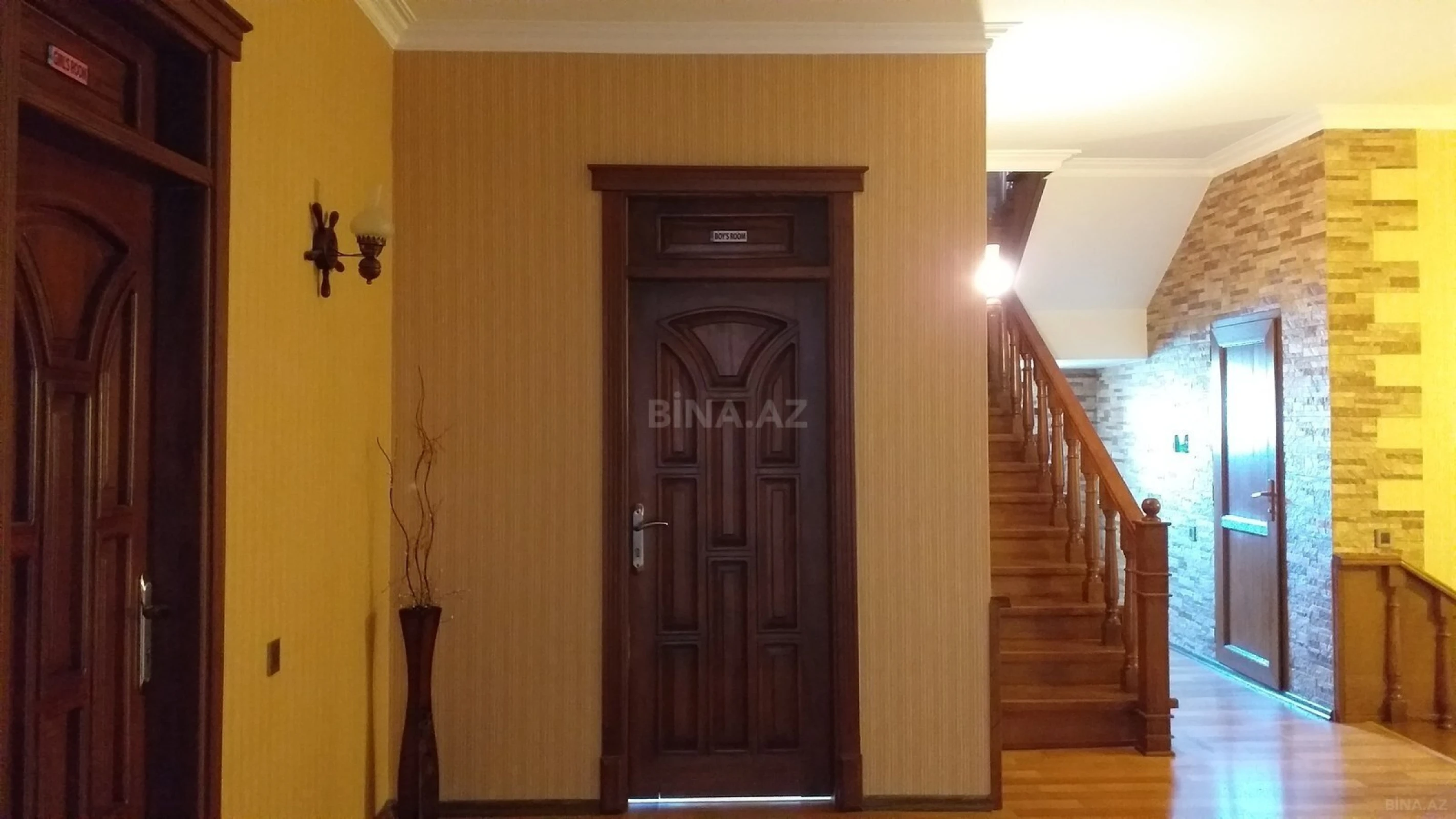 Satılır obyekt 335 m²