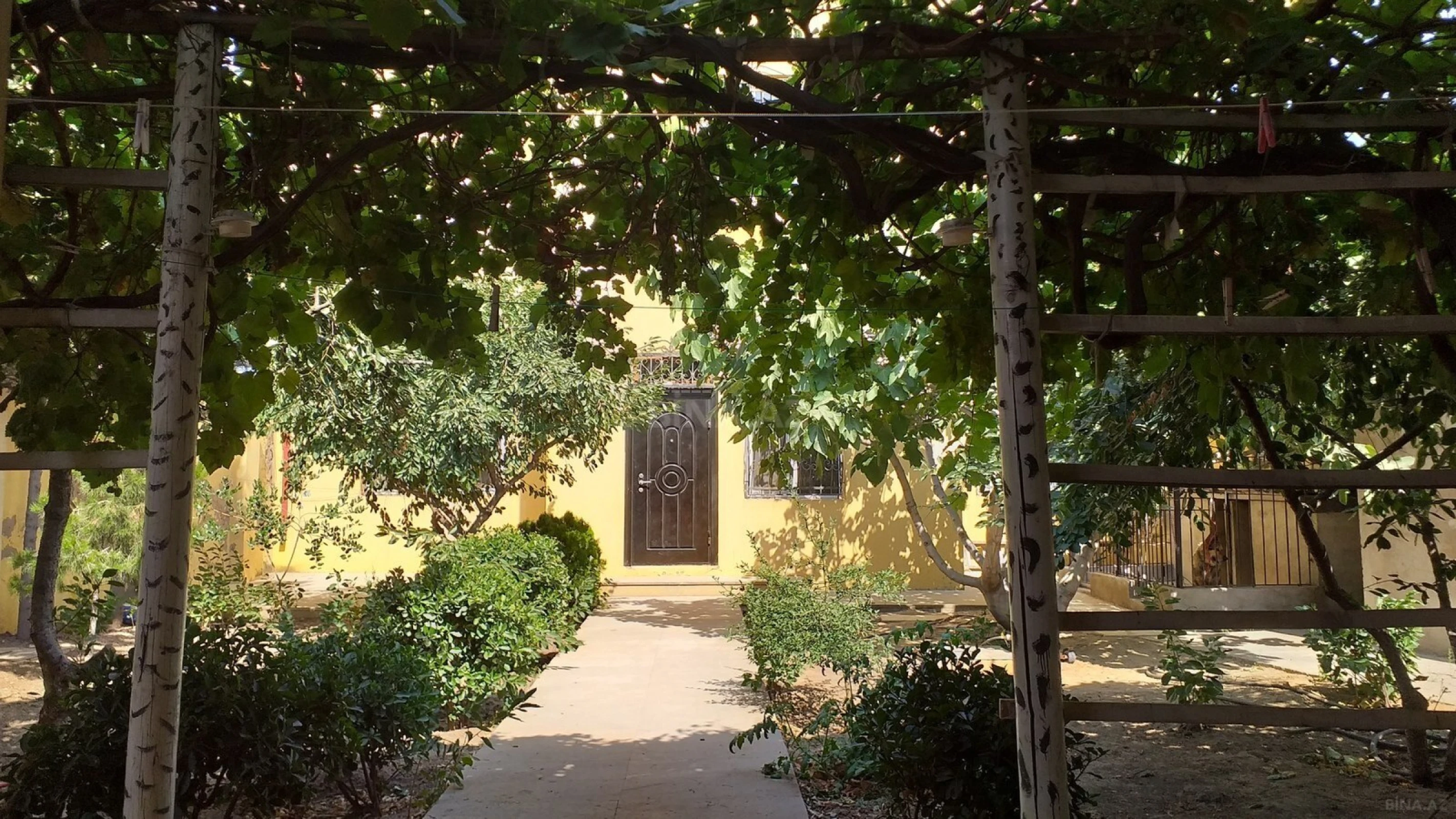 Satılır obyekt 335 m²