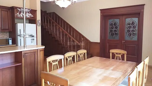 Satılır obyekt 335 m²