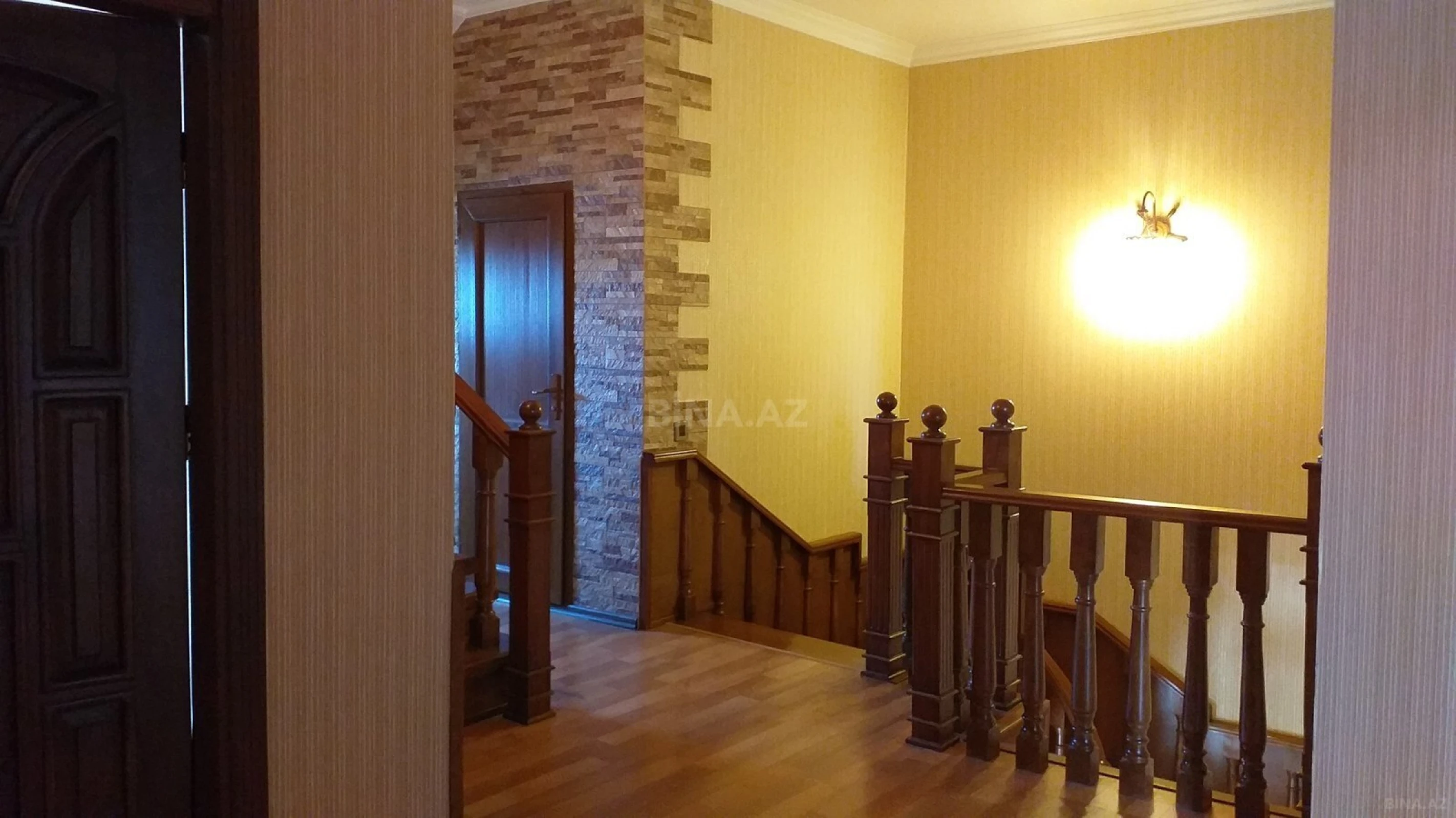 Satılır obyekt 335 m²