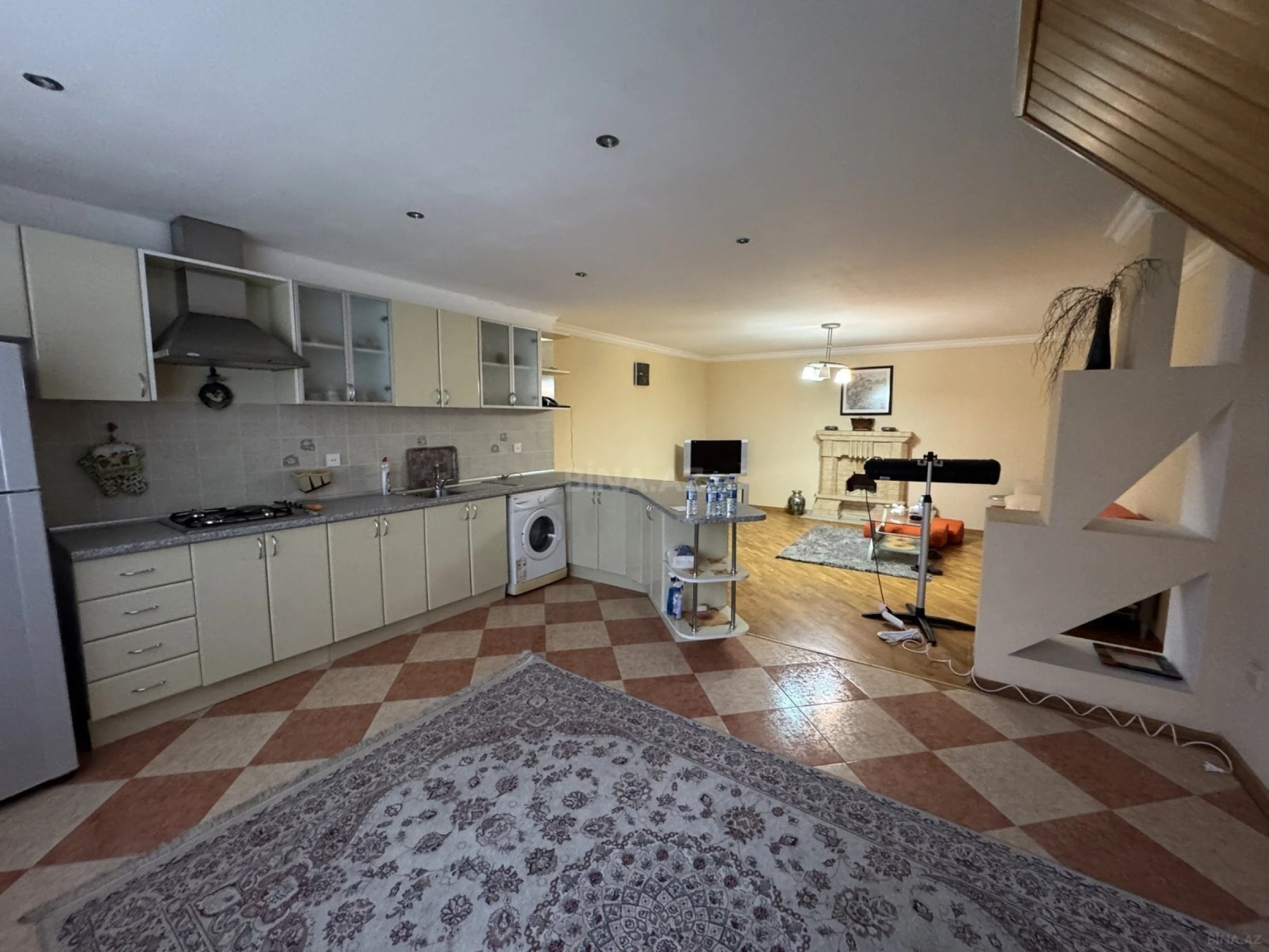 Satılır 2 otaqlı mənzil 92 m²