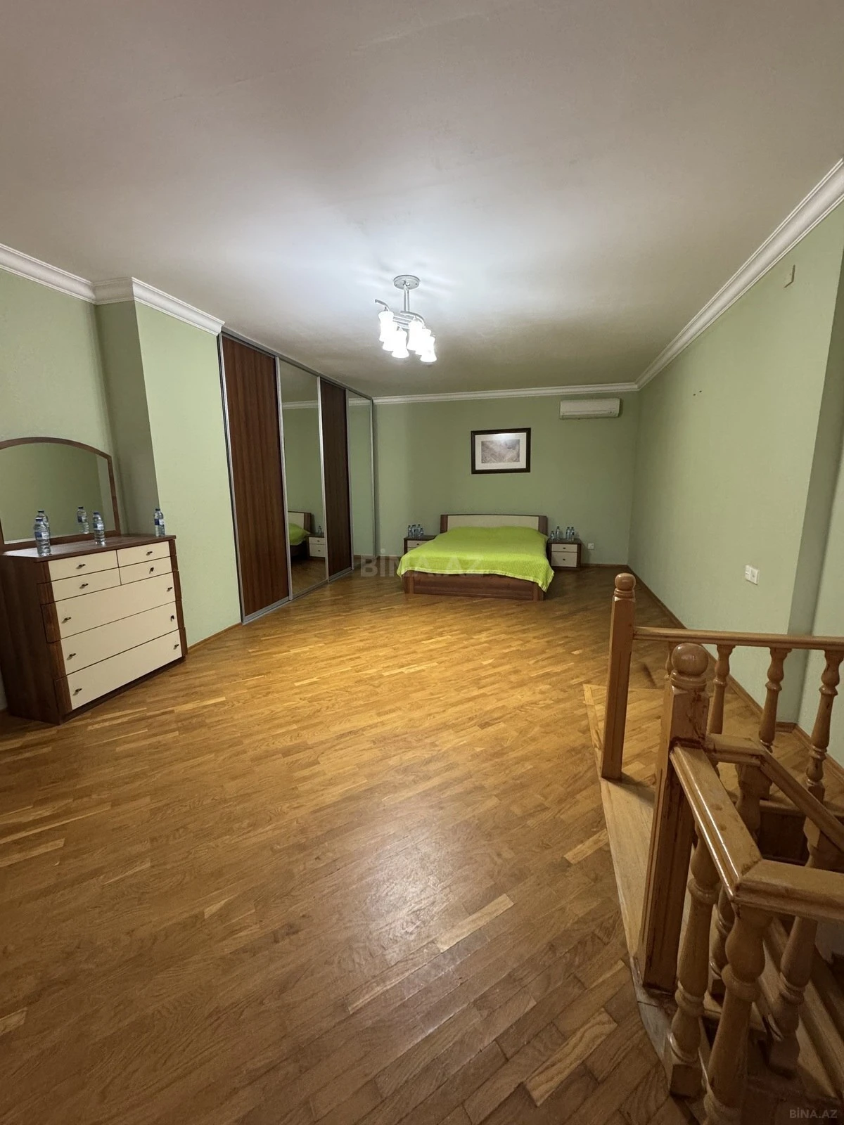 Satılır 2 otaqlı mənzil 92 m²