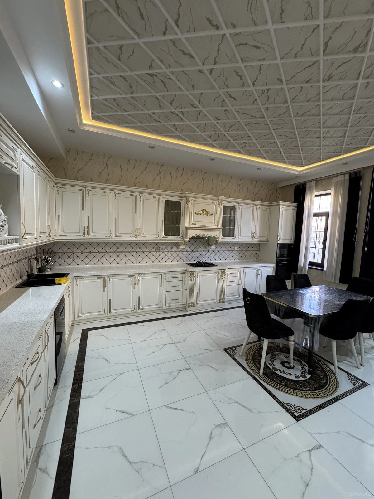 Satılır 7 otaqlı həyət evi 450 m²