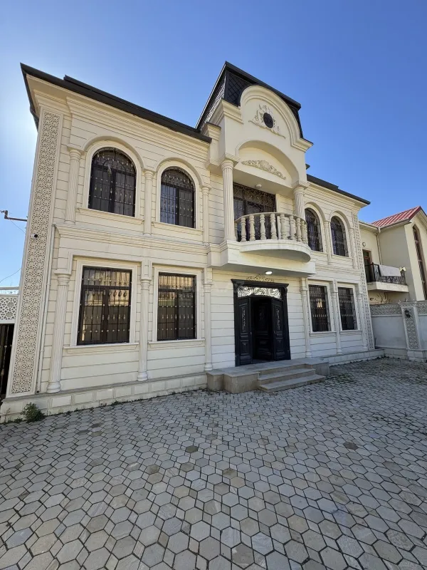 Satılır 7 otaqlı həyət evi 450 m²