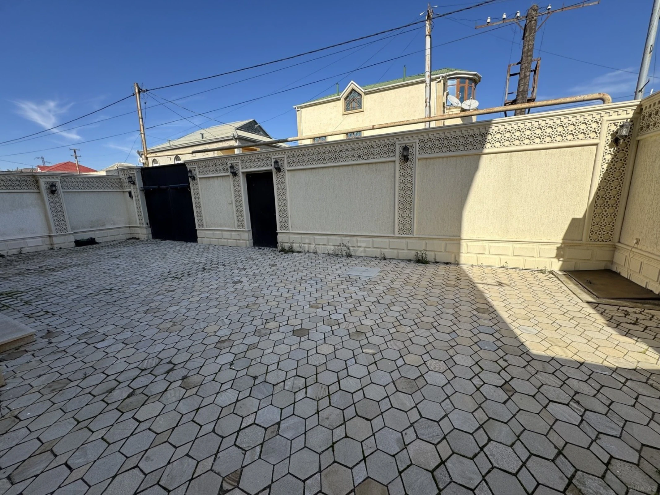 Satılır 7 otaqlı həyət evi 450 m²