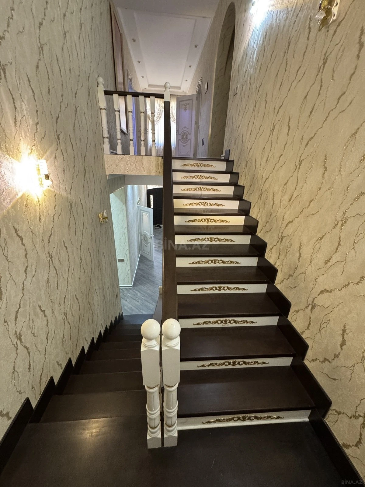 Satılır 7 otaqlı həyət evi 450 m²