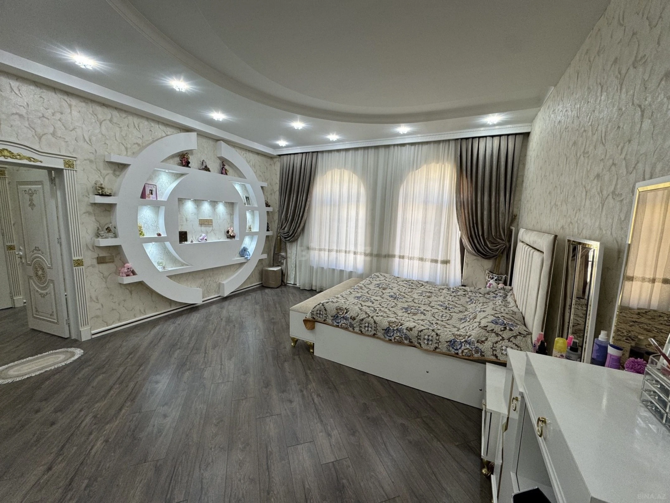 Satılır 7 otaqlı həyət evi 450 m²