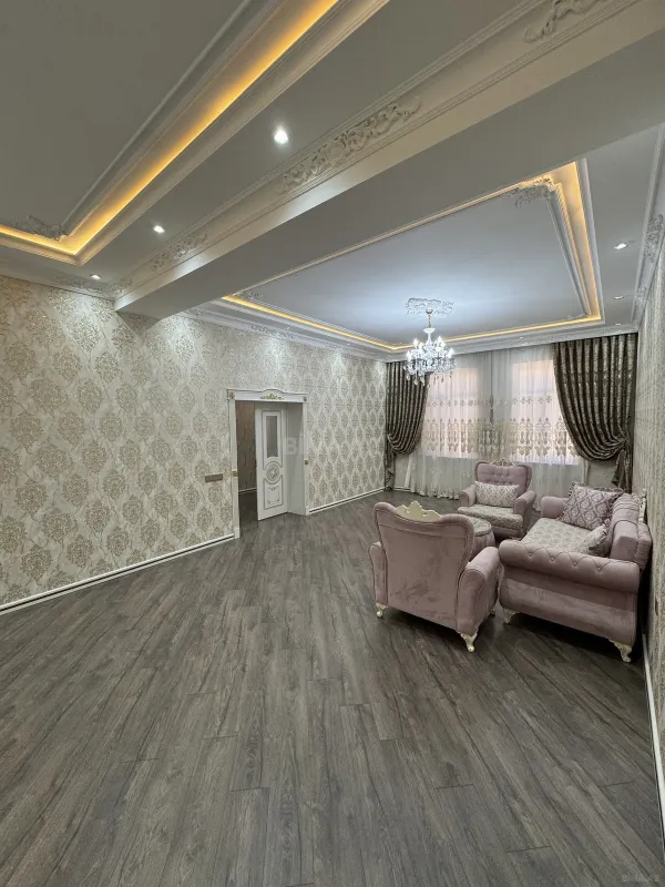 Satılır 7 otaqlı həyət evi 450 m²