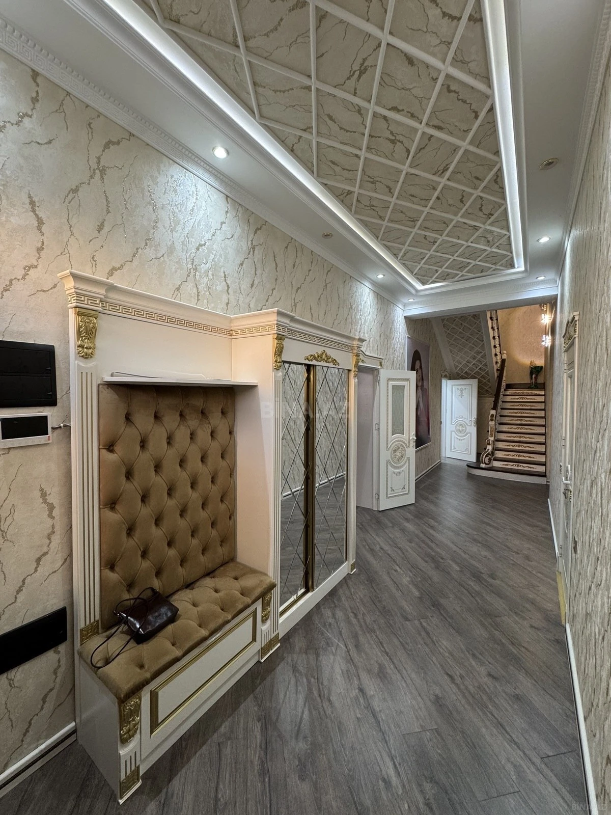 Satılır 7 otaqlı həyət evi 450 m²