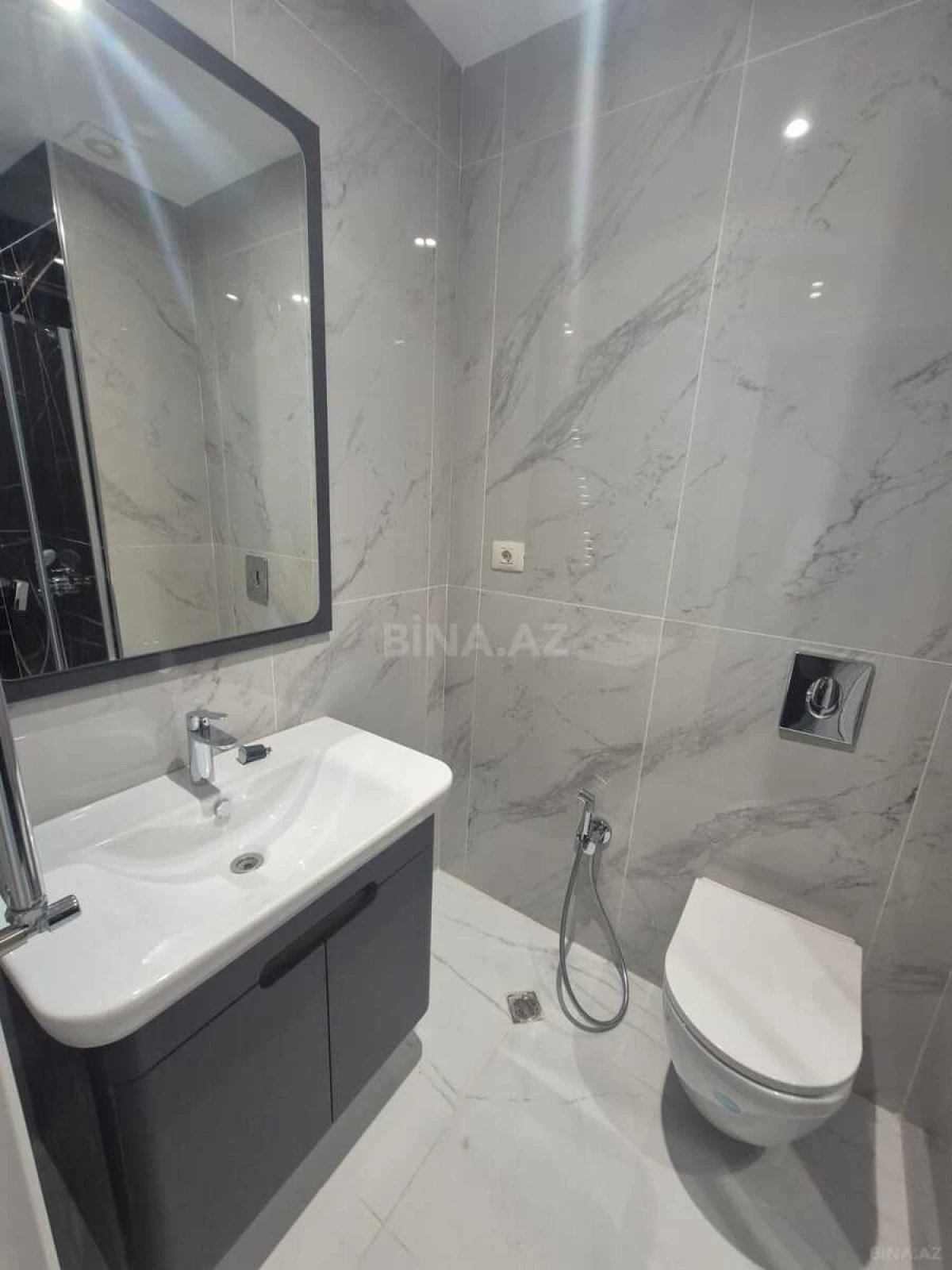 Satılır 3 otaqlı mənzil 83.3 m²